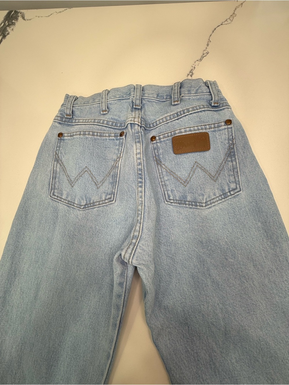 Wrangler Women’s Cowboy Cut Bleach High Rise Slim Fit Straight Jeans 7x32 - Picture 4 of 6